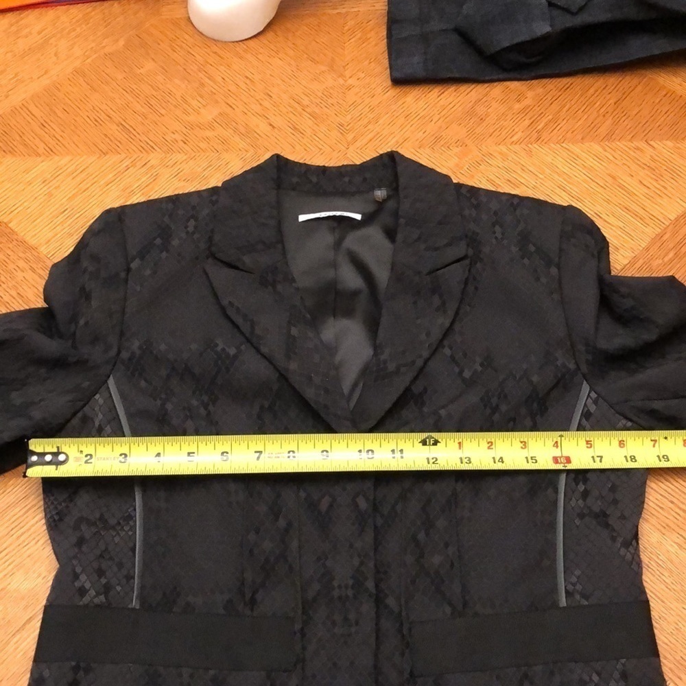 T Tahari Black Snakeskin Print Blazer Size 10 - Picture 13 of 16